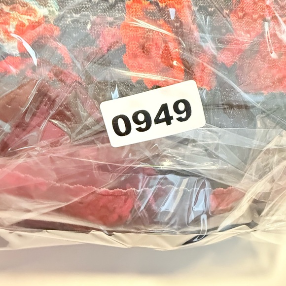 Guess Black and Red Floral Mini Skirt - Picture 7 of 7